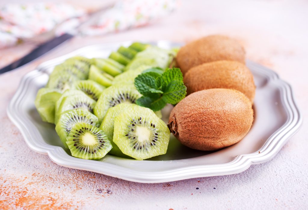 fresh kiwi on plate, fresh fruits on plate